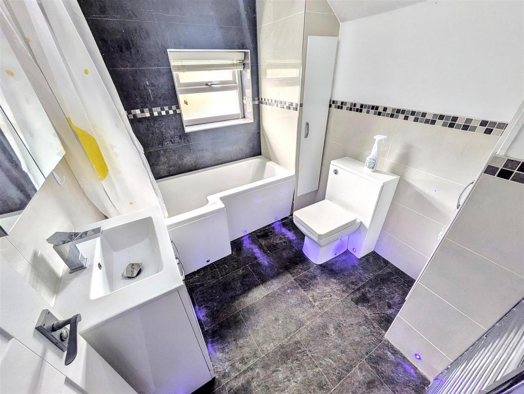 Bathroom 2.jpeg