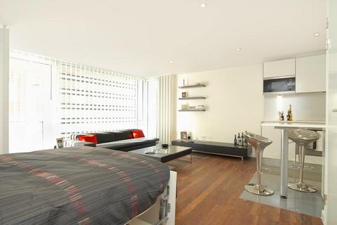 Studio to rent, Graham Street, London N1