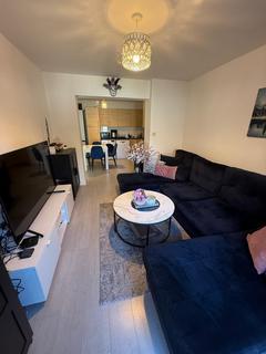 2 bedroom ground floor flat for sale, Lavinia Avenue, Watford, WD25