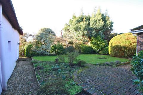 2 bedroom cottage to rent, North Street, Pennington, Lymington