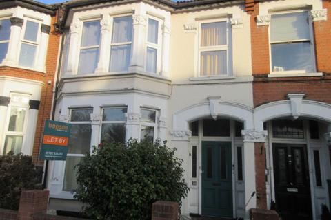 2 bedroom flat to rent, GfF   Westcliff Avenue, Westcliff On Sea