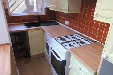 2 bedroom flat to rent, GfF   Westcliff Avenue, Westcliff On Sea