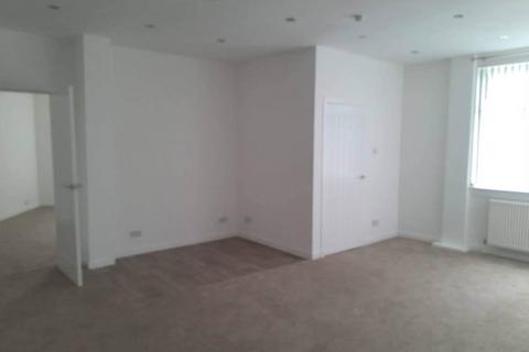 3 bedroom flat to rent, MacKinley Place, Kilmarnock