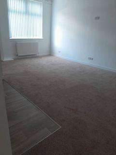 3 bedroom flat to rent, MacKinley Place, Kilmarnock