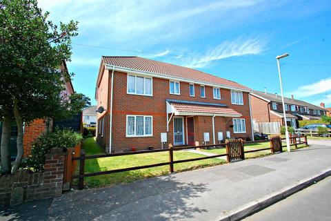 2 bedroom flat to rent, Princes Road, Petersfield.