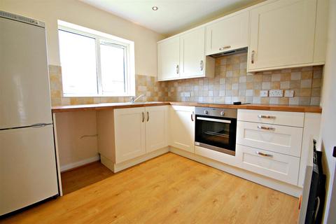 2 bedroom flat to rent, Princes Road, Petersfield.