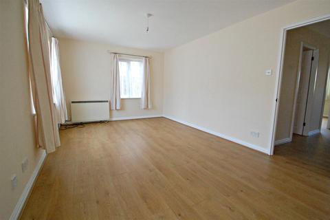 2 bedroom flat to rent, Princes Road, Petersfield.