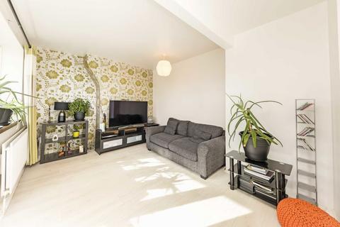 2 bedroom flat for sale, Marian Way, London NW10