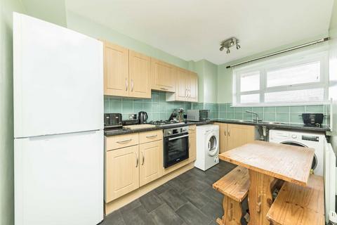 2 bedroom flat for sale, Marian Way, London NW10