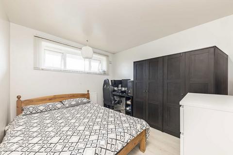 2 bedroom flat for sale, Marian Way, London NW10