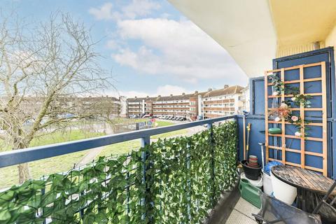 2 bedroom flat for sale, Marian Way, London NW10