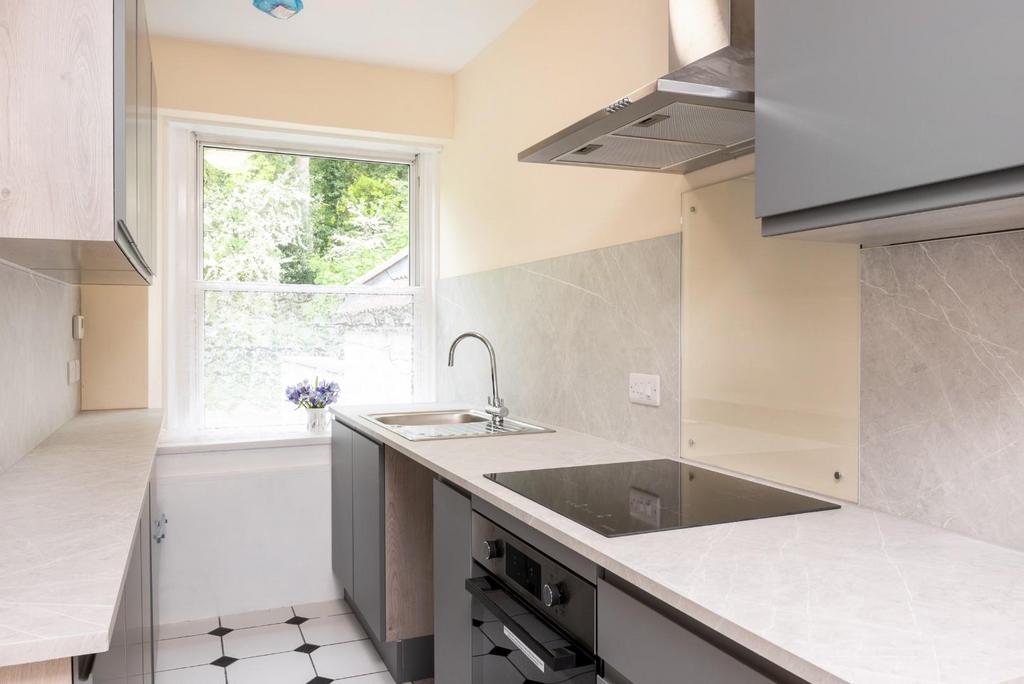 3, 106 London Road West, Bath, BA1 7 DB-6.jpg