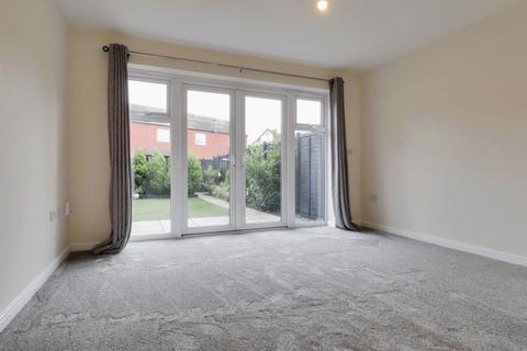 2 bedroom townhouse to rent, Violet Walk, Fradley WS13