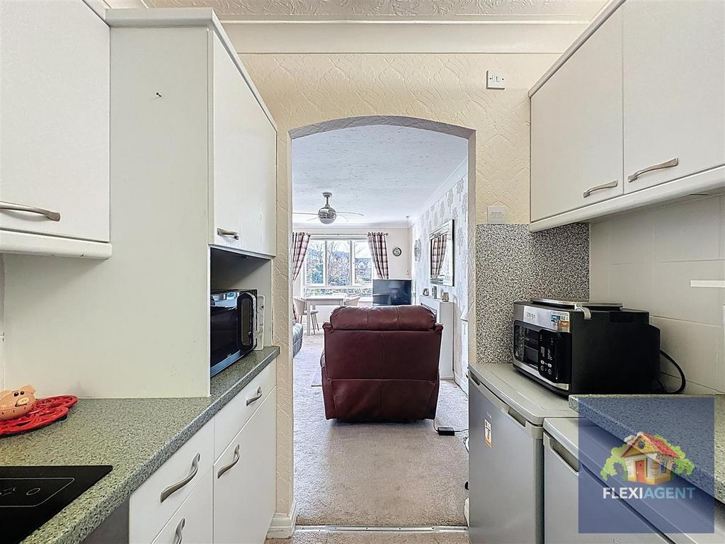 Kitchen / Lounge