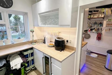 62 Denholm Road, Sutton Coldfield, B73 6PN