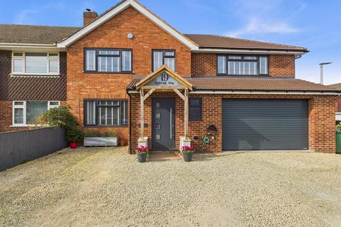 4 bedroom end of terrace house for sale, Sudbrook Way, Gloucester