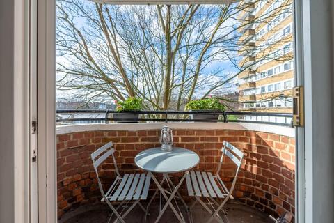 2 bedroom flat for sale, Southwell House, London, N16