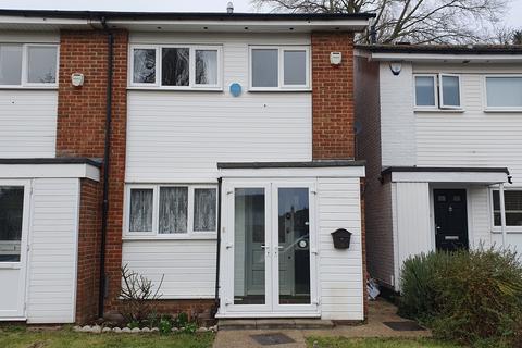 2 bedroom end of terrace house to rent, Farthings Close, Pinner HA5