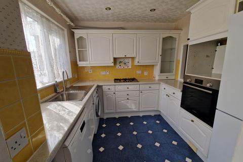 2 bedroom end of terrace house to rent, Farthings Close, Pinner HA5