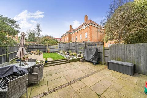 4 bedroom end of terrace house for sale, Ashridge Close,  Finchley,  N3