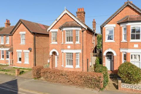 Oakdale Road, Weybridge, KT13
