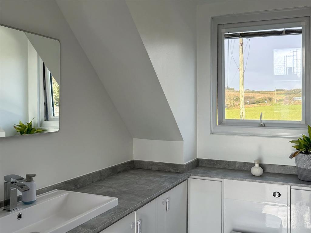 1st Floor Bathroom