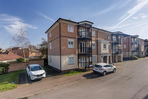 2 bedroom flat for sale, Buckingham Road, Epping