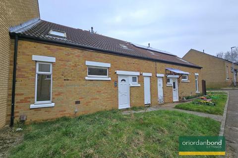 3 bedroom terraced house to rent, Arrow Head Road, Camp Hill, Northampton NN4