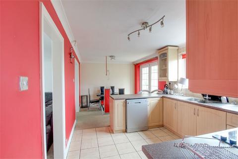 3 bedroom semi-detached house to rent, Bells Lane, Horton SL3