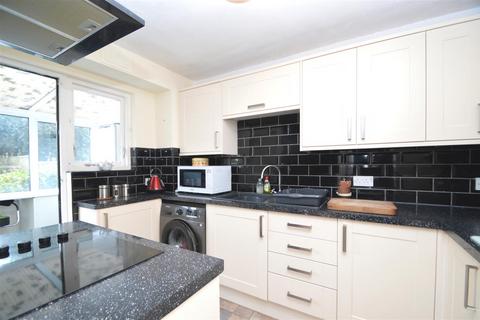 3 bedroom terraced house for sale, Lansdown Gardens, Chillerton