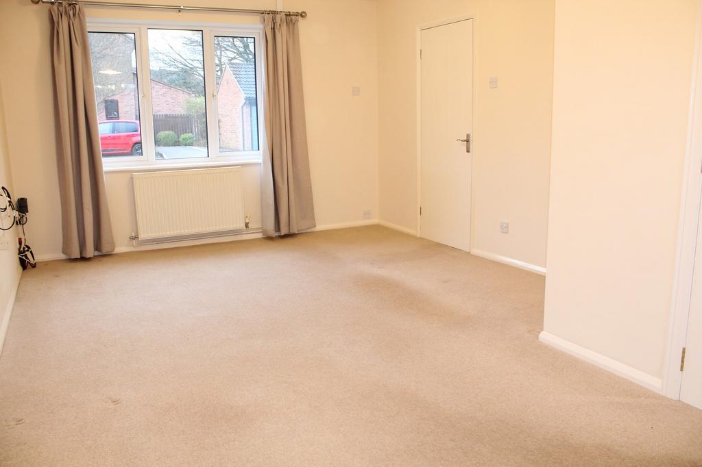 Lounge / Dining Room Picture 2