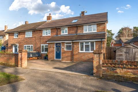 80 Balmoral Drive, Woking, GU22 8EU