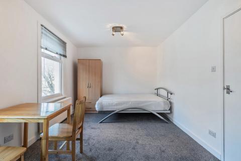 Studio to rent, Maygrove Road London NW6