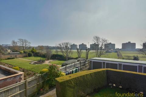 2 bedroom flat for sale, 19a Cooden Drive, Bexhill-on-Sea, TN39