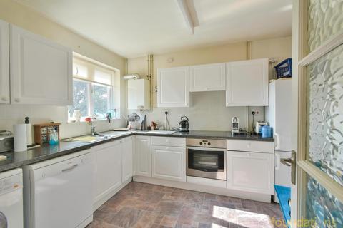 2 bedroom flat for sale, 19a Cooden Drive, Bexhill-on-Sea, TN39