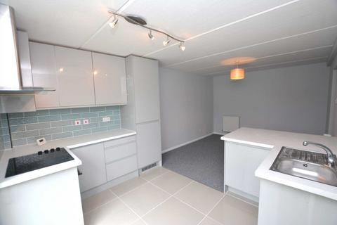 2 bedroom maisonette to rent, Warren Bank, Milton Keynes MK6