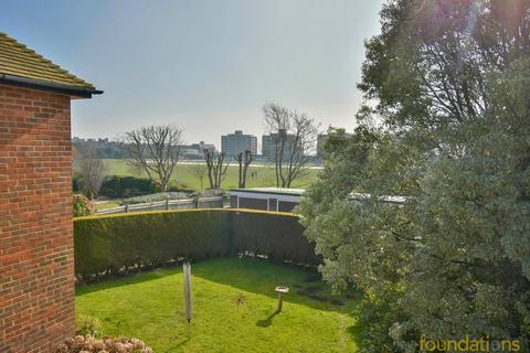 2 bedroom flat for sale, 19a Cooden Drive, Bexhill-on-Sea, TN39