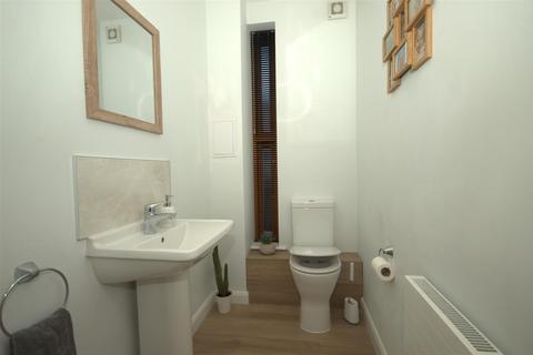 2 bedroom end of terrace house for sale, Bywater Court, Allerton Bywater, Castleford