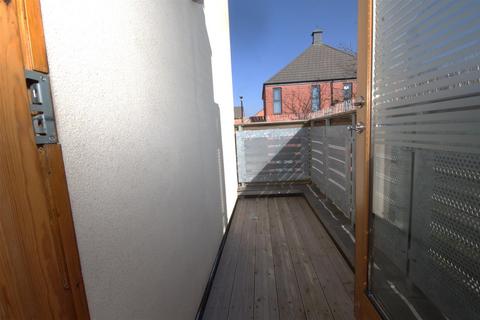 2 bedroom end of terrace house for sale, Bywater Court, Allerton Bywater, Castleford