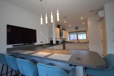 3 bedroom end of terrace house for sale, Bywater Court, Allerton Bywater, Castleford