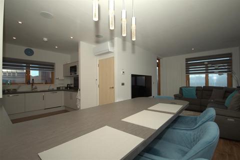 3 bedroom end of terrace house for sale, Bywater Court, Allerton Bywater, Castleford
