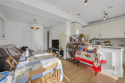 3 bedroom apartment to rent, Hendale Avenue, London, NW4