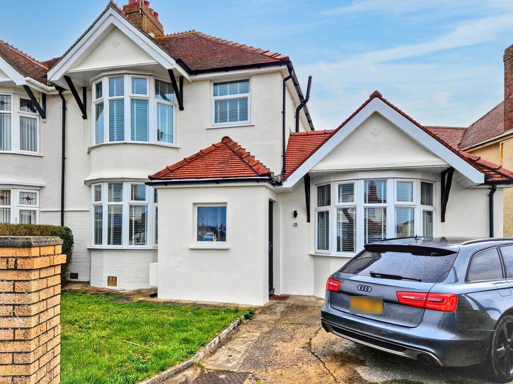 WINDSOR ROAD, PORTHCAWL, CF36 3LR 3 bed semi-detached house - £440,000
