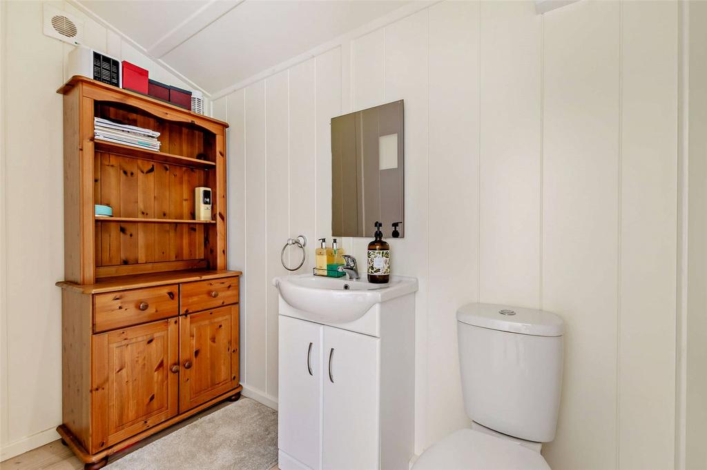 Garden Room WC
