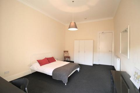 4 bedroom flat to rent, Glasgow Street, Glasgow G12