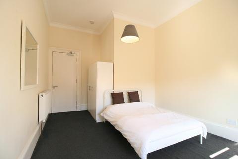 4 bedroom flat to rent, Glasgow Street, Glasgow G12