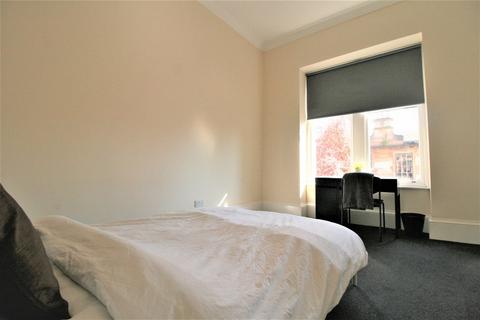 4 bedroom flat to rent, Glasgow Street, Glasgow G12