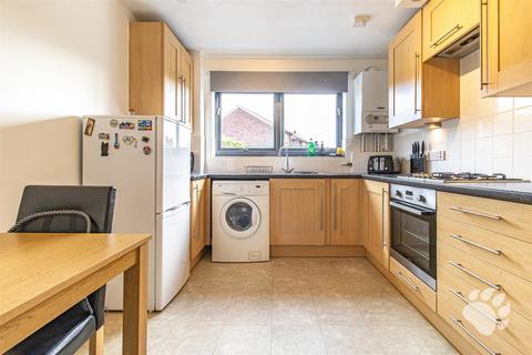 2 bedroom flat for sale, Redshank Close, Basildon SS14