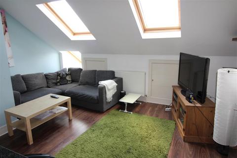 2 bedroom flat to rent, Garratt Lane Earlsfield London