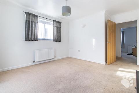 2 bedroom flat for sale, Redshank Close, Basildon SS14